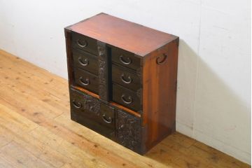 和製アンティーク 超美品!! 明治大正期 味を増した打ち出し金具が重厚な雰囲気を醸し出す庄内小箪笥(庄内箪笥、引き出し、サイドチェスト、収納箪笥)(R-060722)