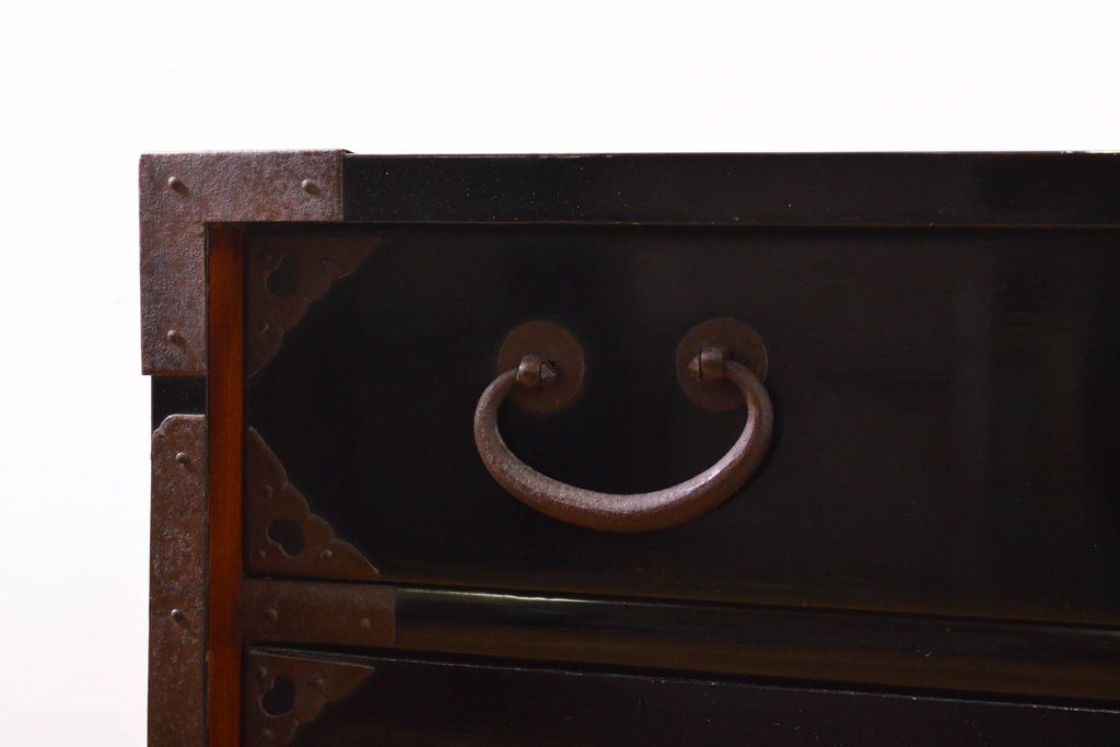 和製アンティーク 超美品!! 明治大正期 味を増した打ち出し金具が重厚な雰囲気を醸し出す庄内小箪笥(庄内箪笥、引き出し、サイドチェスト、収納箪笥)(R-060722)
