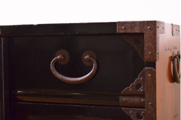 和製アンティーク 超美品!! 明治大正期 味を増した打ち出し金具が重厚な雰囲気を醸し出す庄内小箪笥(庄内箪笥、引き出し、サイドチェスト、収納箪笥)(R-060722)