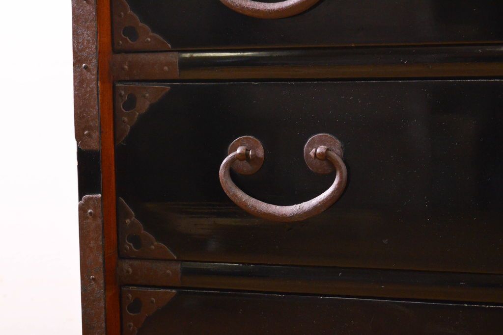和製アンティーク 超美品!! 明治大正期 味を増した打ち出し金具が重厚な雰囲気を醸し出す庄内小箪笥(庄内箪笥、引き出し、サイドチェスト、収納箪笥)(R-060722)