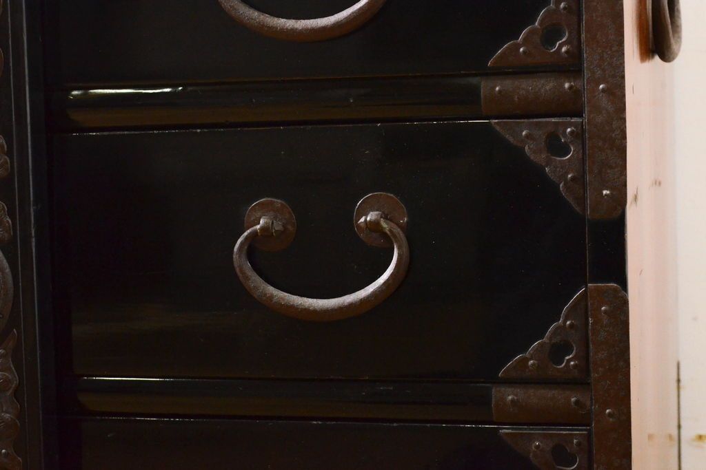 和製アンティーク 超美品!! 明治大正期 味を増した打ち出し金具が重厚な雰囲気を醸し出す庄内小箪笥(庄内箪笥、引き出し、サイドチェスト、収納箪笥)(R-060722)