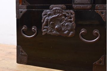 和製アンティーク 超美品!! 明治大正期 味を増した打ち出し金具が重厚な雰囲気を醸し出す庄内小箪笥(庄内箪笥、引き出し、サイドチェスト、収納箪笥)(R-060722)