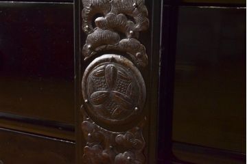 和製アンティーク 超美品!! 明治大正期 味を増した打ち出し金具が重厚な雰囲気を醸し出す庄内小箪笥(庄内箪笥、引き出し、サイドチェスト、収納箪笥)(R-060722)