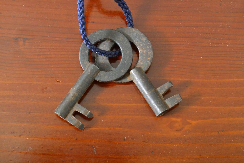 和製アンティーク 超美品!! 明治大正期 味を増した打ち出し金具が重厚な雰囲気を醸し出す庄内小箪笥(庄内箪笥、引き出し、サイドチェスト、収納箪笥)(R-060722)