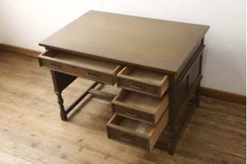 中古　神戸洋家具　ナラ材　挽き物脚が上品な雰囲気を醸し出す片袖机(在宅ワーク用、在宅用、ワークデスク、オフィスデスク、テーブル)(R-060723)