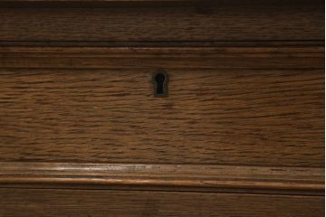 中古　神戸洋家具　ナラ材　挽き物脚が上品な雰囲気を醸し出す片袖机(在宅ワーク用、在宅用、ワークデスク、オフィスデスク、テーブル)(R-060723)