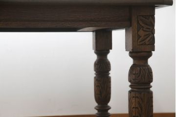 イギリスアンティーク　オーク材　脚の凝った彫刻が魅力的な伸長式ダイニングテーブル(エクステンションテーブル、ドローリーフテーブル、4人掛け、6人掛け、食卓)(R-060725)