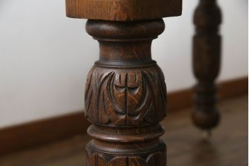 イギリスアンティーク　オーク材　脚の凝った彫刻が魅力的な伸長式ダイニングテーブル(エクステンションテーブル、ドローリーフテーブル、4人掛け、6人掛け、食卓)(R-060725)
