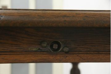 イギリスアンティーク　オーク材　脚の凝った彫刻が魅力的な伸長式ダイニングテーブル(エクステンションテーブル、ドローリーフテーブル、4人掛け、6人掛け、食卓)(R-060725)