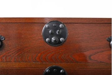 和製アンティーク　超美品　上手物!!　前面欅(ケヤキ)材　中桐　細やかなデザインの金具が目を惹く六丁引き重ね庄内箪笥(衣装箪笥、収納箪笥、桐箪笥、桐たんす、和タンス、引き出し)(R-060727)