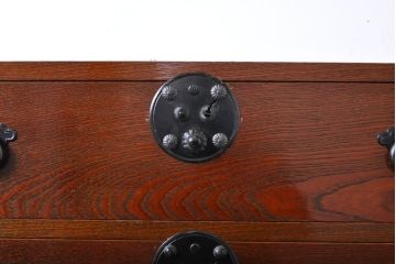 和製アンティーク　超美品　上手物!!　前面欅(ケヤキ)材　中桐　細やかなデザインの金具が目を惹く庄内箪笥ローボード(衣装箪笥、収納箪笥、桐箪笥、桐たんす、和タンス、引き出し)(R-060728)