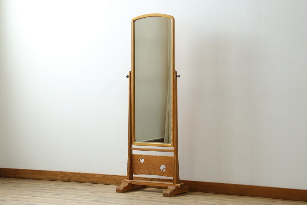 中古　美品　屋久杉　透かし彫りが和の雰囲気を高める姿見　(R-060732)