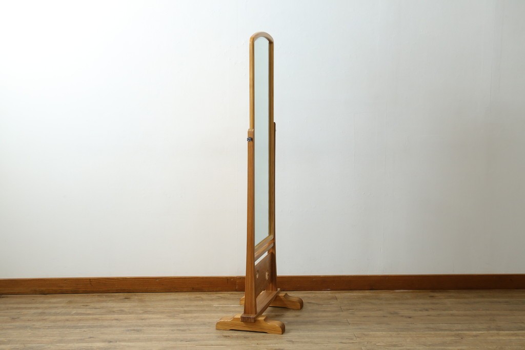 中古　美品　屋久杉　透かし彫りが和の雰囲気を高める姿見　(R-060732)