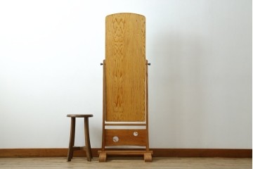 中古　美品　屋久杉　透かし彫りが和の雰囲気を高める姿見　(R-060732)