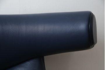 中古　デンマーク　Hans J Wegner(ハンス・J・ウェグナー)デザイン　EJ 100　ユニークなデザインが空間のアクセントになる本革オックスチェア(1人掛けソファ、サロンチェア、1P、レザー、北欧)(定価約170万円)(R-060733)