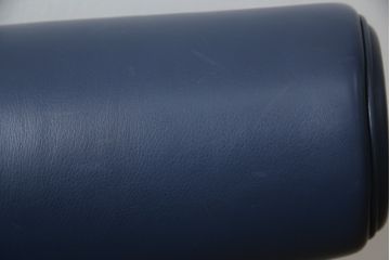 中古　デンマーク　Hans J Wegner(ハンス・J・ウェグナー)デザイン　EJ 100　ユニークなデザインが空間のアクセントになる本革オックスチェア(1人掛けソファ、サロンチェア、1P、レザー、北欧)(定価約170万円)(R-060733)