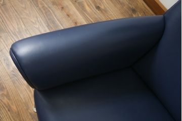 中古　デンマーク　Hans J Wegner(ハンス・J・ウェグナー)デザイン　EJ 100　ユニークなデザインが空間のアクセントになる本革オックスチェア(1人掛けソファ、サロンチェア、1P、レザー、北欧)(定価約170万円)(R-060733)