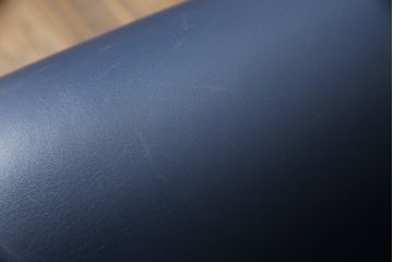 中古　デンマーク　Hans J Wegner(ハンス・J・ウェグナー)デザイン　EJ 100　ユニークなデザインが空間のアクセントになる本革オックスチェア(1人掛けソファ、サロンチェア、1P、レザー、北欧)(定価約170万円)(R-060733)
