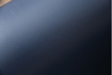 中古　デンマーク　Hans J Wegner(ハンス・J・ウェグナー)デザイン　EJ 100　ユニークなデザインが空間のアクセントになる本革オックスチェア(1人掛けソファ、サロンチェア、1P、レザー、北欧)(定価約170万円)(R-060733)