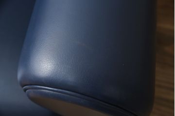 中古　デンマーク　Hans J Wegner(ハンス・J・ウェグナー)デザイン　EJ 100　ユニークなデザインが空間のアクセントになる本革オックスチェア(1人掛けソファ、サロンチェア、1P、レザー、北欧)(定価約170万円)(R-060733)