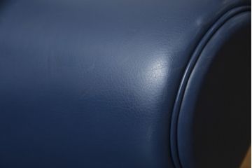 中古　デンマーク　Hans J Wegner(ハンス・J・ウェグナー)デザイン　EJ 100　ユニークなデザインが空間のアクセントになる本革オックスチェア(1人掛けソファ、サロンチェア、1P、レザー、北欧)(定価約170万円)(R-060733)