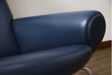 中古　デンマーク　Hans J Wegner(ハンス・J・ウェグナー)デザイン　EJ 100　ユニークなデザインが空間のアクセントになる本革オックスチェア(1人掛けソファ、サロンチェア、1P、レザー、北欧)(定価約170万円)(R-060733)