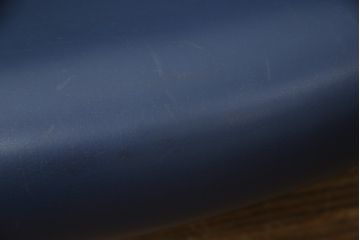 中古　デンマーク　Hans J Wegner(ハンス・J・ウェグナー)デザイン　EJ 100　ユニークなデザインが空間のアクセントになる本革オックスチェア(1人掛けソファ、サロンチェア、1P、レザー、北欧)(定価約170万円)(R-060733)