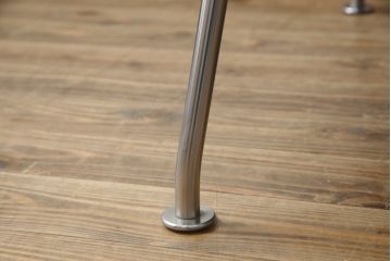 中古　デンマーク　Hans J Wegner(ハンス・J・ウェグナー)デザイン　EJ 100　ユニークなデザインが空間のアクセントになる本革オックスチェア(1人掛けソファ、サロンチェア、1P、レザー、北欧)(定価約170万円)(R-060733)