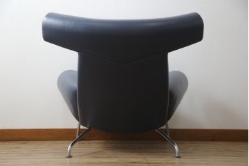 中古　デンマーク　Hans J Wegner(ハンス・J・ウェグナー)デザイン　EJ 100　ユニークなデザインが空間のアクセントになる本革オックスチェア(1人掛けソファ、サロンチェア、1P、レザー、北欧)(定価約170万円)(R-060733)