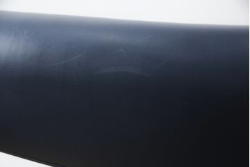中古　デンマーク　Hans J Wegner(ハンス・J・ウェグナー)デザイン　EJ 100　ユニークなデザインが空間のアクセントになる本革オックスチェア(1人掛けソファ、サロンチェア、1P、レザー、北欧)(定価約170万円)(R-060733)