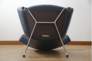 中古　デンマーク　Hans J Wegner(ハンス・J・ウェグナー)デザイン　EJ 100　ユニークなデザインが空間のアクセントになる本革オックスチェア(1人掛けソファ、サロンチェア、1P、レザー、北欧)(定価約170万円)(R-060733)