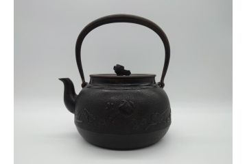 古い正寿堂　宝尽くし紋　打ち出の小槌　小判　縁起の良いモチーフが魅力の鉄瓶(茶道具)(R-060735)
