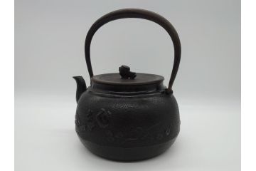 古い正寿堂　宝尽くし紋　打ち出の小槌　小判　縁起の良いモチーフが魅力の鉄瓶(茶道具)(R-060735)