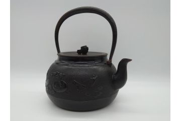 古い正寿堂　宝尽くし紋　打ち出の小槌　小判　縁起の良いモチーフが魅力の鉄瓶(茶道具)(R-060735)