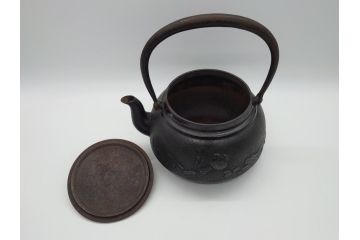 古い正寿堂　宝尽くし紋　打ち出の小槌　小判　縁起の良いモチーフが魅力の鉄瓶(茶道具)(R-060735)