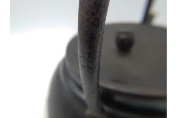 古い正寿堂　宝尽くし紋　打ち出の小槌　小判　縁起の良いモチーフが魅力の鉄瓶(茶道具)(R-060735)