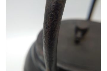 古い正寿堂　宝尽くし紋　打ち出の小槌　小判　縁起の良いモチーフが魅力の鉄瓶(茶道具)(R-060735)