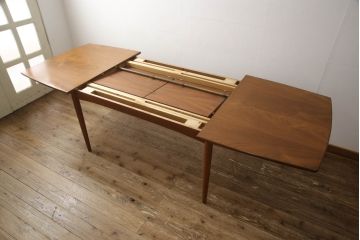 北欧ビンテージ　デンマーク　チーク材　すっきりとした佇まいが魅力的なエクステンションテーブル(ヴィンテージ、ダイニングテーブル、4人掛け、6人掛け、8人掛け、伸長式、食卓、作業台)(R-060746)
