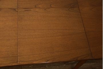 北欧ビンテージ　デンマーク　チーク材　すっきりとした佇まいが魅力的なエクステンションテーブル(ヴィンテージ、ダイニングテーブル、4人掛け、6人掛け、8人掛け、伸長式、食卓、作業台)(R-060746)