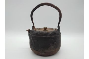 アンティーク　祥雲堂　鳥図やぷっくりしたデザインの摘みが素敵な鉄瓶(銅蓋、茶道具)(R-060751)