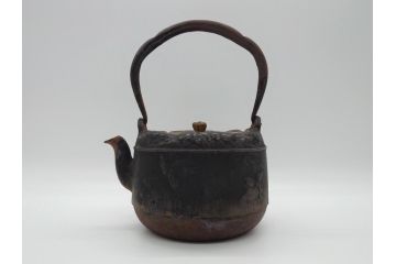 アンティーク　祥雲堂　鳥図やぷっくりしたデザインの摘みが素敵な鉄瓶(銅蓋、茶道具)(R-060751)