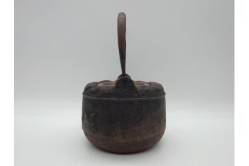 アンティーク　祥雲堂　鳥図やぷっくりしたデザインの摘みが素敵な鉄瓶(銅蓋、茶道具)(R-060751)