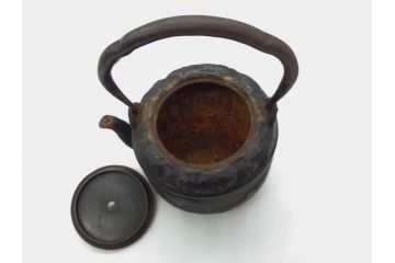 アンティーク　祥雲堂　鳥図やぷっくりしたデザインの摘みが素敵な鉄瓶(銅蓋、茶道具)(R-060751)