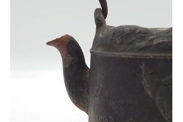 アンティーク　祥雲堂　鳥図やぷっくりしたデザインの摘みが素敵な鉄瓶(銅蓋、茶道具)(R-060751)