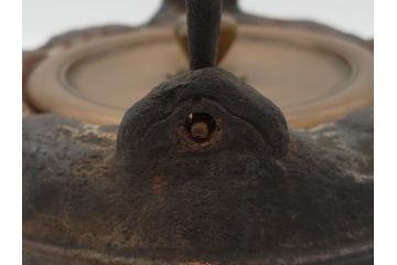アンティーク　祥雲堂　鳥図やぷっくりしたデザインの摘みが素敵な鉄瓶(銅蓋、茶道具)(R-060751)