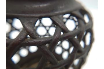 アンティーク　古銅　一生懸命に車を牽く唐子がかわいい御所車薄端(花器、真鍮)(R-060752)