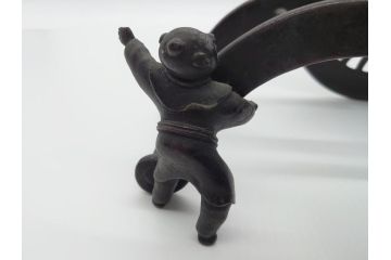 アンティーク　古銅　一生懸命に車を牽く唐子がかわいい御所車薄端(花器、真鍮)(R-060752)