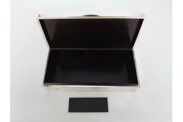 スターリング950　シンプルでスタイリッシュなシガレットケース　小箱　小物入れ(宮本商行)(R-060753)
