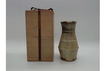 人間国宝　濱田庄司　帯を巻いたような姿が印象的な掛合釉花瓶(浜田庄司、共箱)(R-060760)