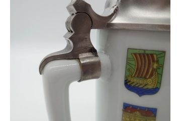 柳原良平画　サントリービール　SKAL　カラフルなイラストがポップな蓋付ビアジョッキ(有田焼、深川製磁)(R-060761)